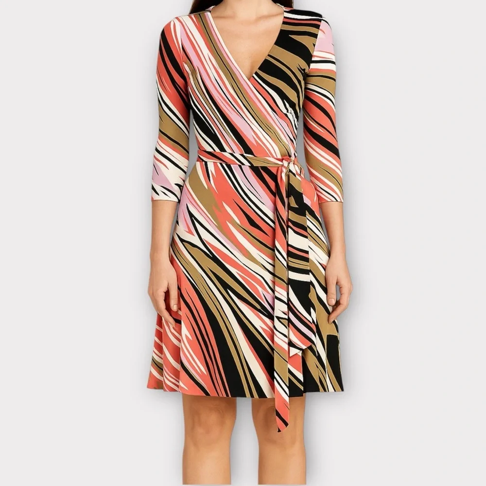 vintage diane von furstenberg dress 70s Maxi Dress: Floral Mod Print she has a contrast belt that provides the versatility for the wearer. Vintage Diane von Furstenberg DVF